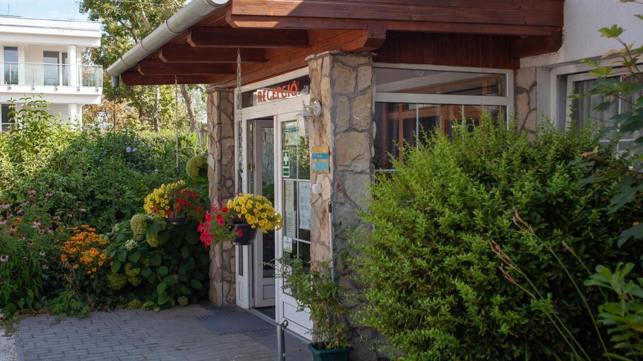 Hotel Platan Zamardi Bagian luar foto