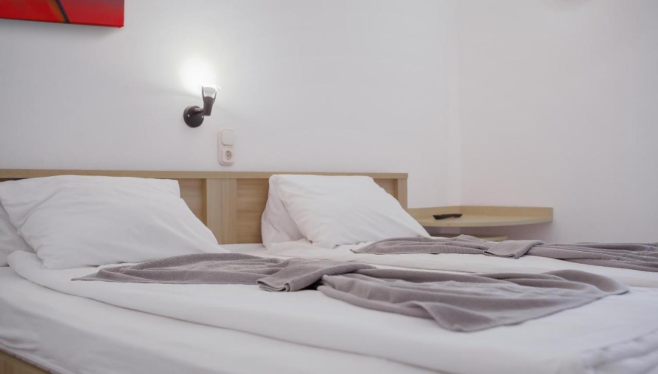 Hotel Platan Zamardi Bagian luar foto