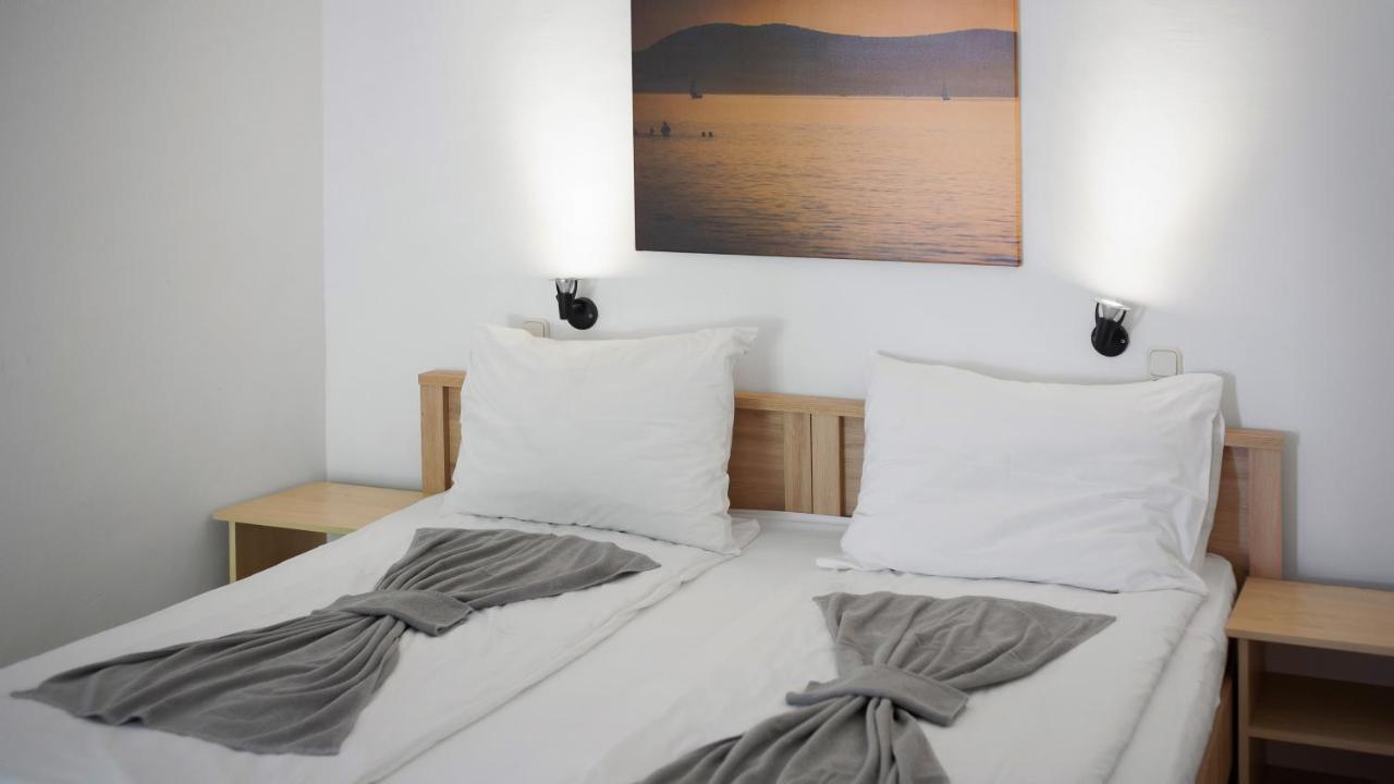 Hotel Platan Zamardi Bagian luar foto