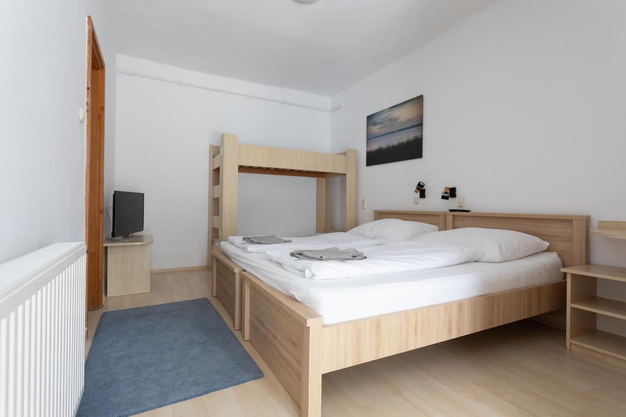 Hotel Platan Zamardi Bagian luar foto