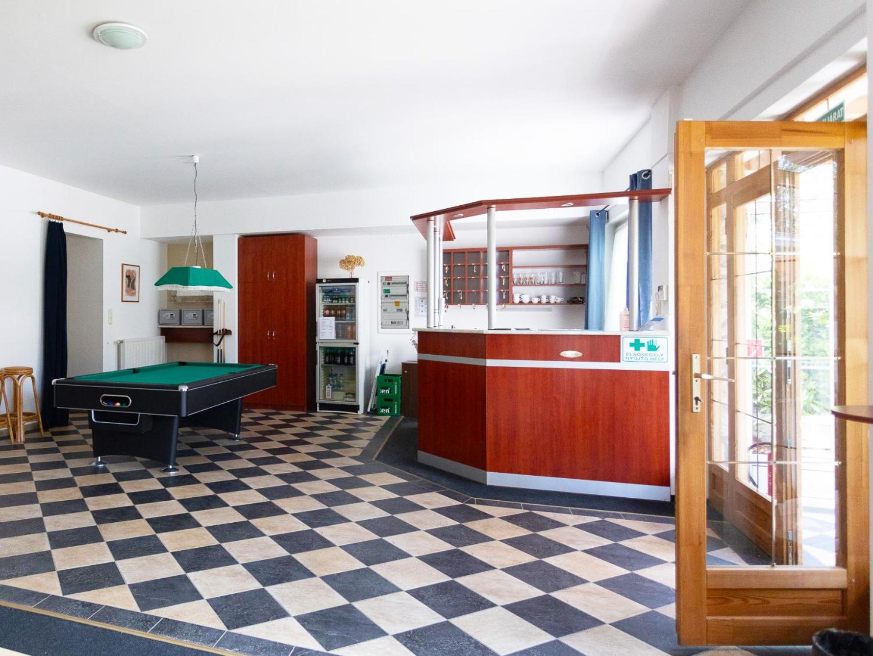 Hotel Platan Zamardi Bagian luar foto