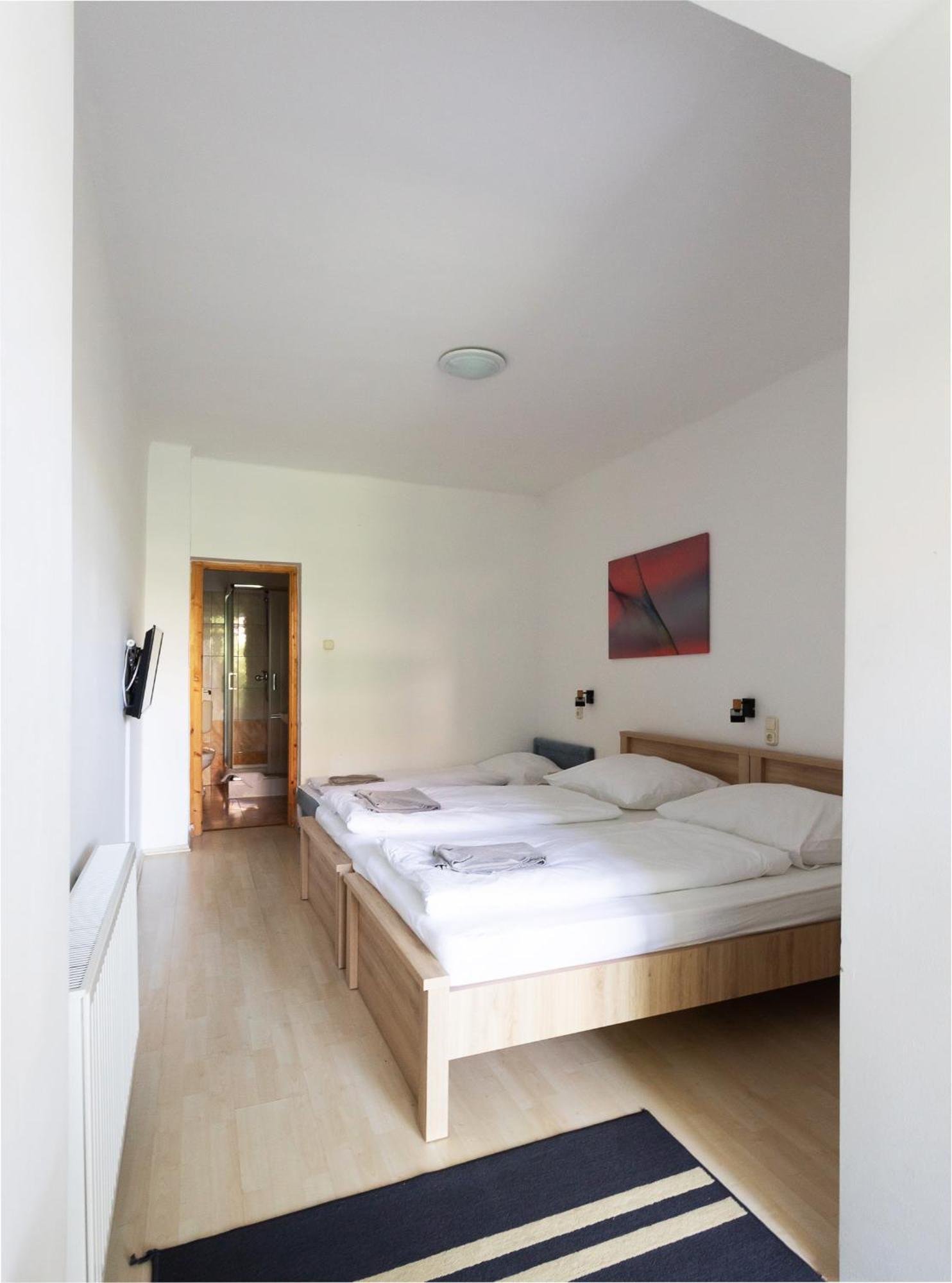 Hotel Platan Zamardi Bagian luar foto