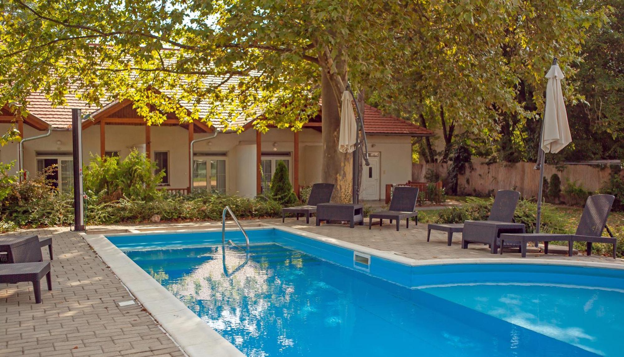 Hotel Platan Zamardi Bagian luar foto