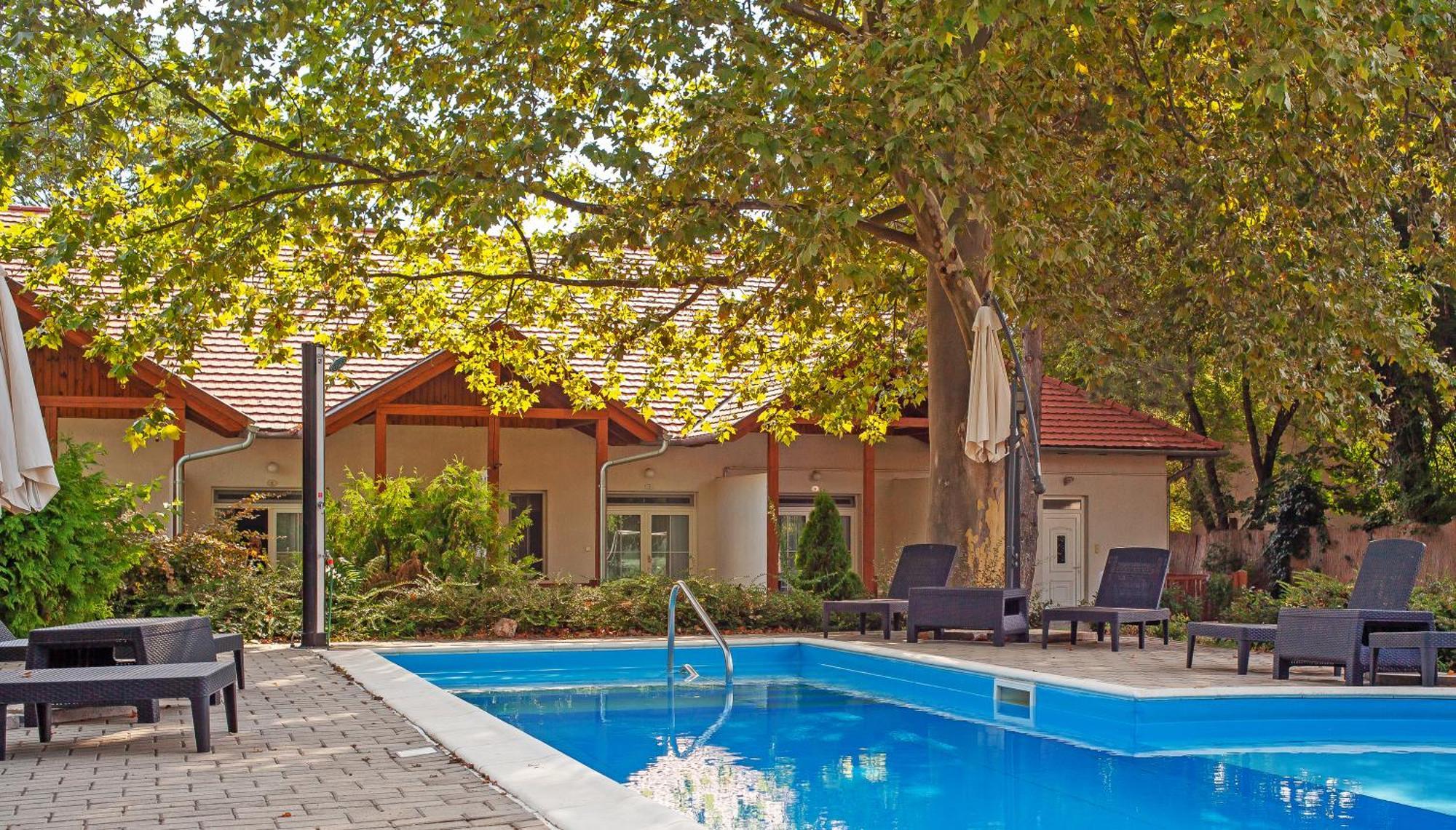 Hotel Platan Zamardi Bagian luar foto