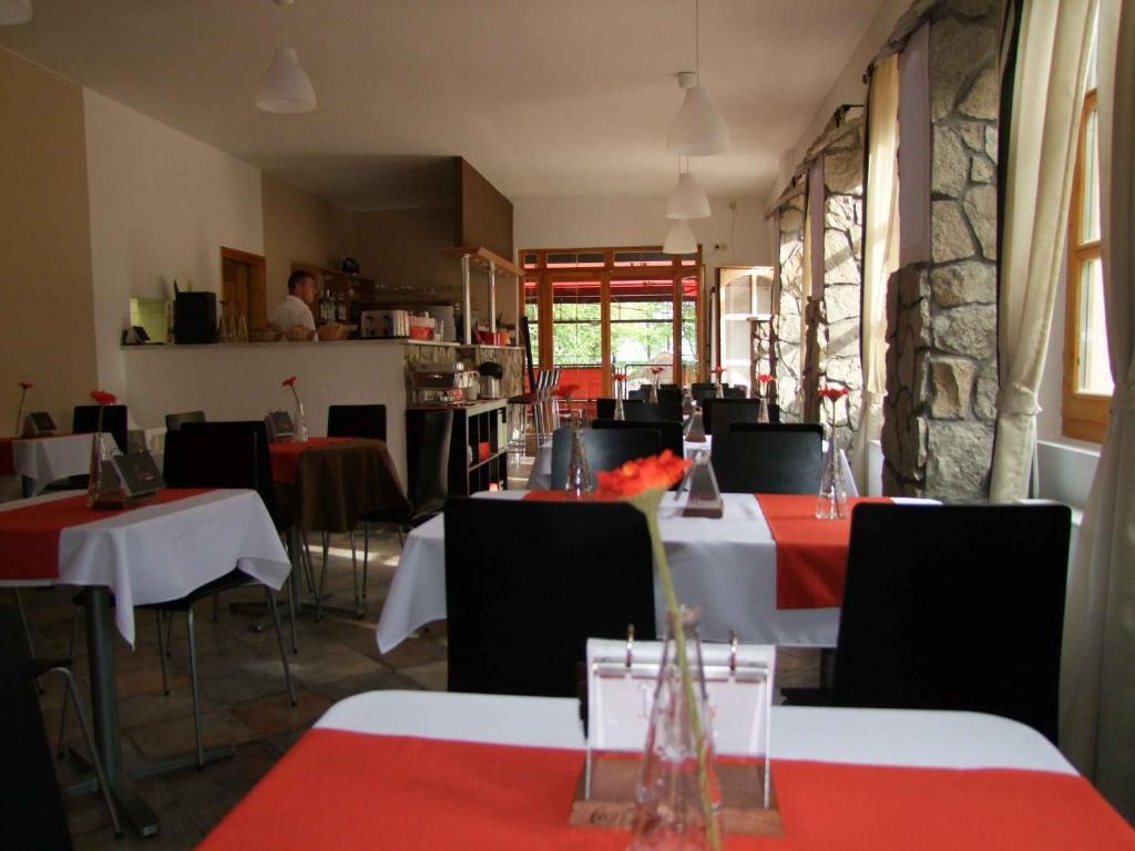Hotel Platan Zamardi Bagian luar foto
