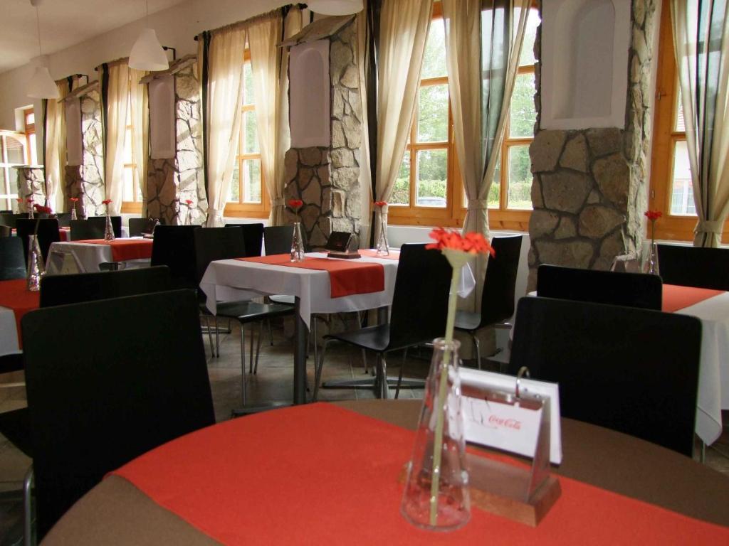 Hotel Platan Zamardi Bagian luar foto