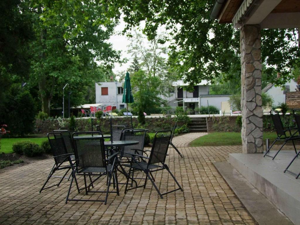 Hotel Platan Zamardi Bagian luar foto