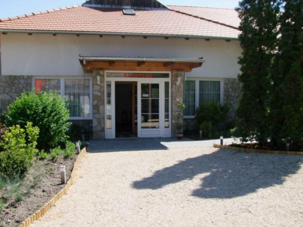 Hotel Platan Zamardi Bagian luar foto