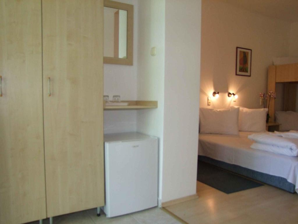 Hotel Platan Zamardi Bagian luar foto