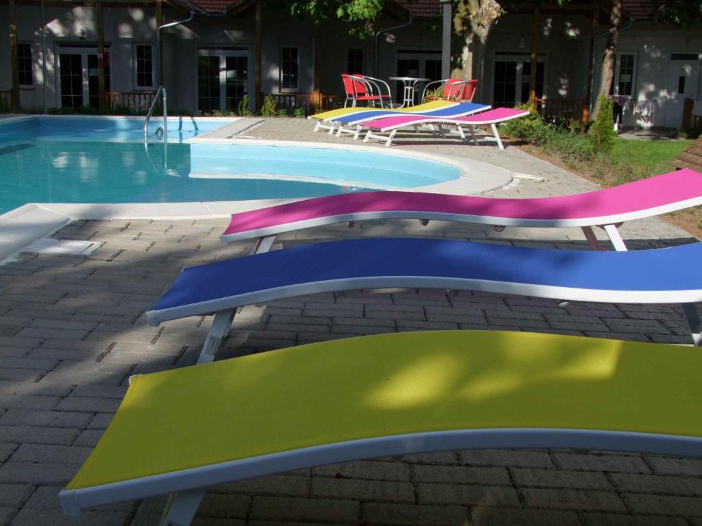 Hotel Platan Zamardi Bagian luar foto
